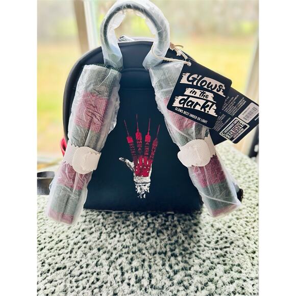 *NEW* Loungefly- A Nightmare on Elm Street Freddy Mini-Backpack Exclusive - Picture 2 of 8